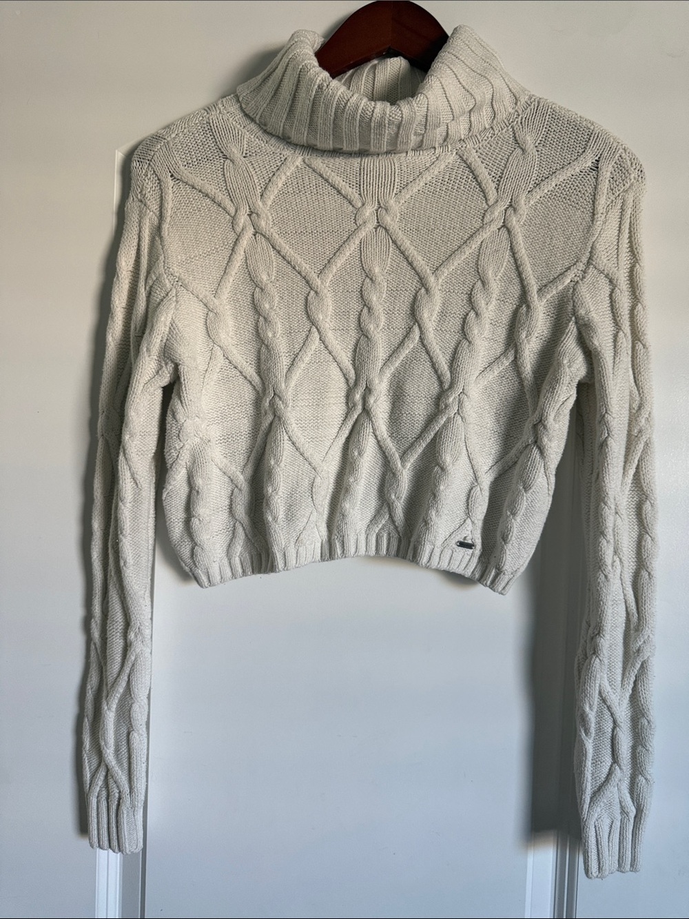 Hollister Cream Cable-Knit Cropped Turtleneck Sweater